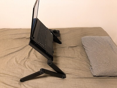 PCスタンドをベッドで使用