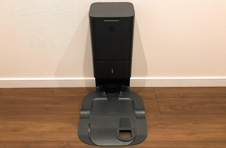 ルンバi3+とi3の唯一の違い】クリーンベース（自動ゴミ収集機）は必要 